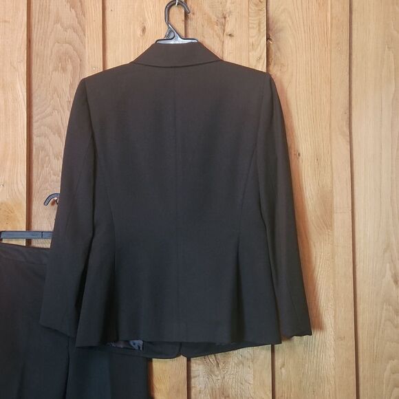 Tahari Arthur S Levine Single Breasted Blazer & Pant Suit- Size 4, Dark Brown - Picture 3 of 13